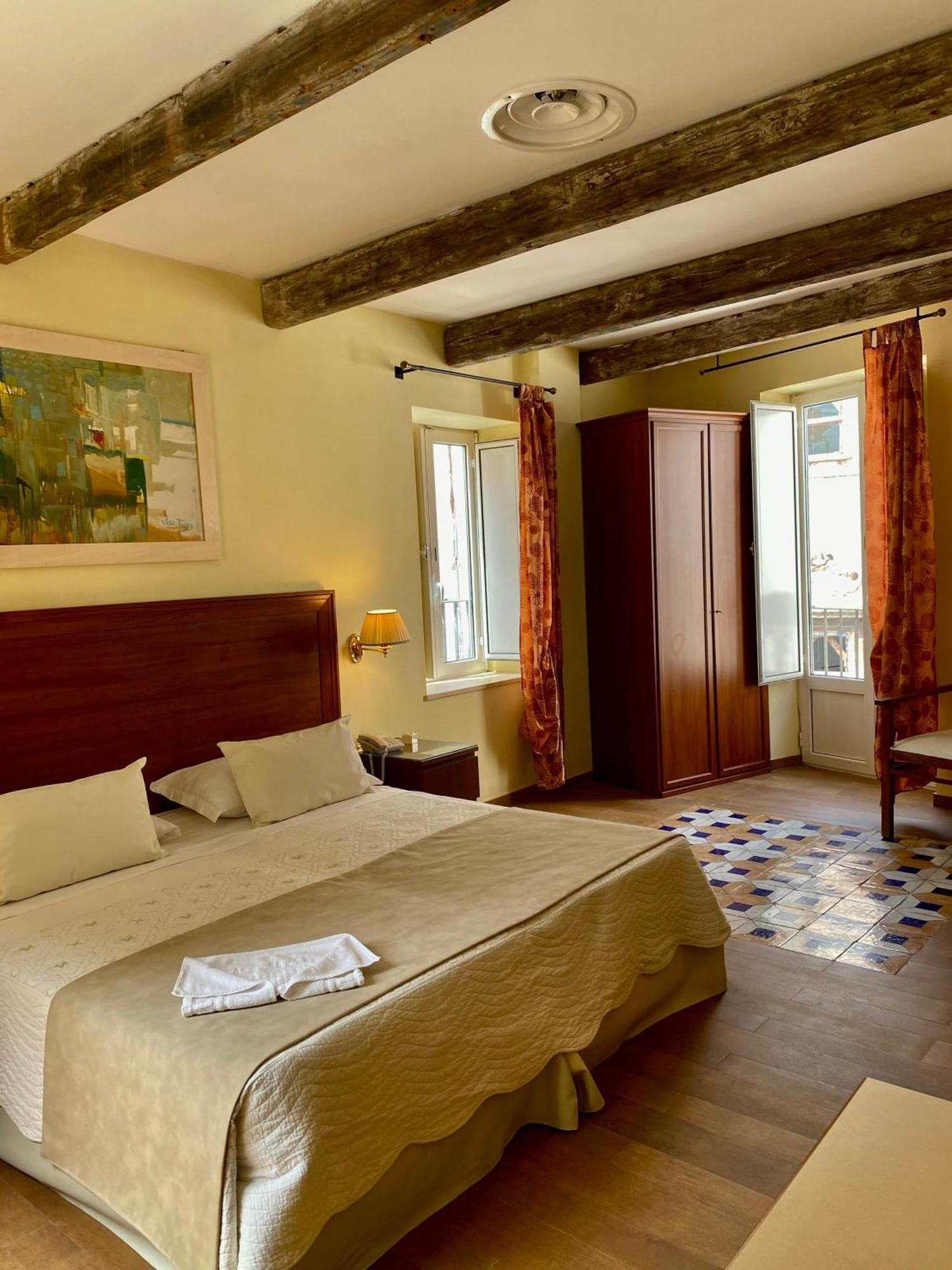Junior Suite,1599646619:JPEG